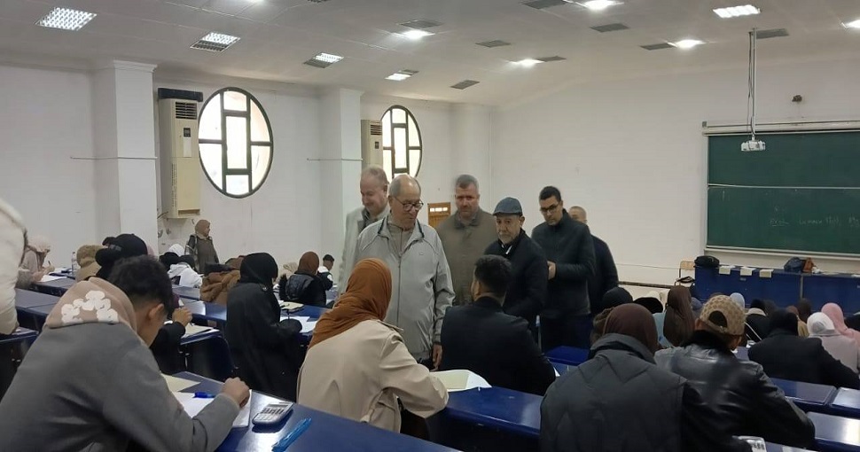 رئيس جامعة المسيلة يتفقد سير امتحانات السداسي الفردي بكلية العلوم